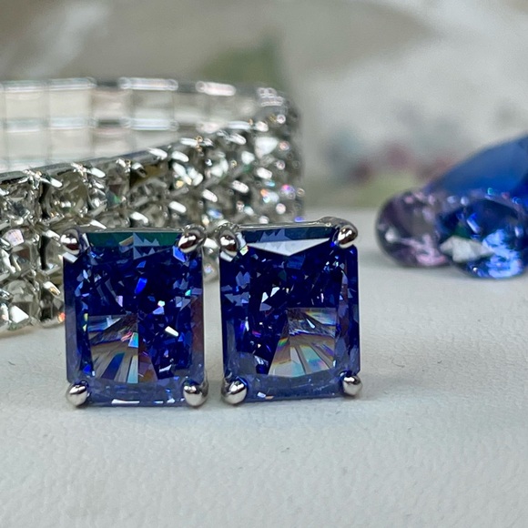 7.58 CARAT TANZANITE Silver 925 Earrings. Earth mined in Tanzania - Picture 9 of 17